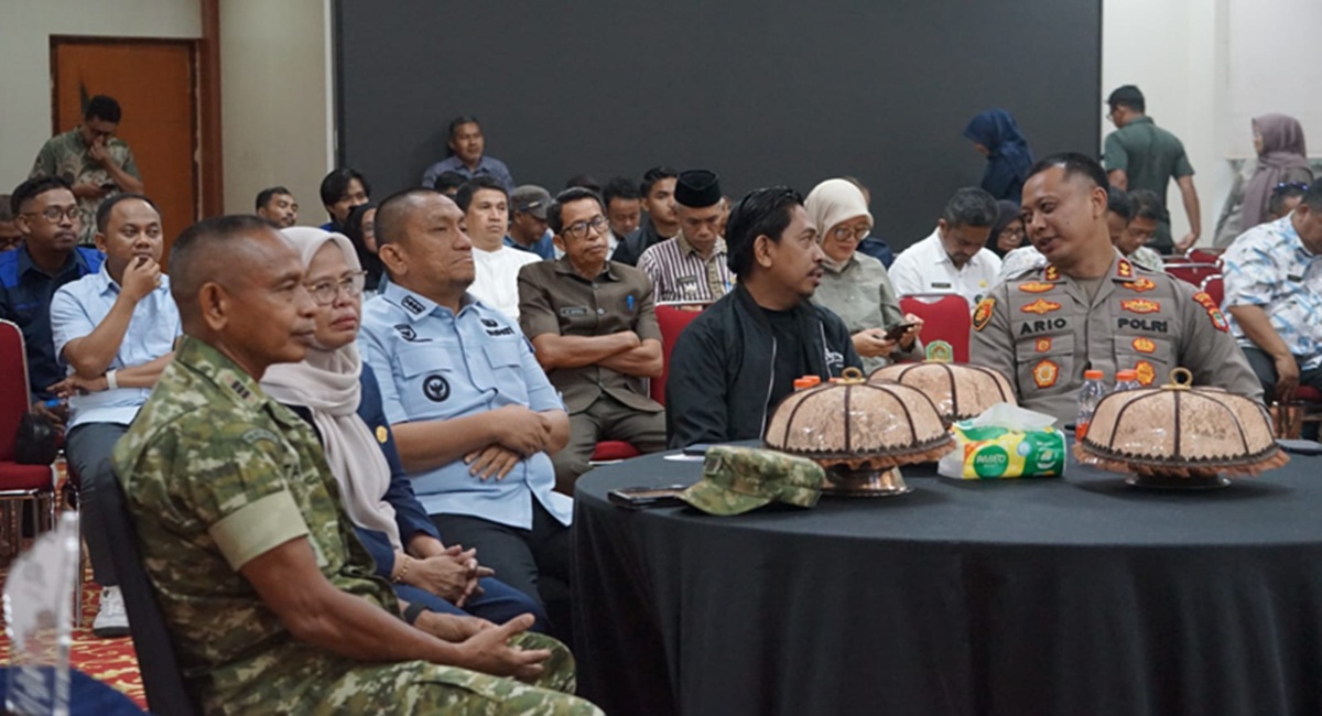 Bupati Luwu Timur Irwan Bachri Syam, Ketua JMSI Sulsel Ilham Husain, dan unsur forkopimda yang hadir pada pelantikan JMSI Luwu Timur, Jumat (3/7/2026). Foto: IST