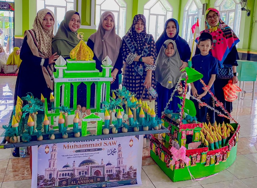 Kreasi Bunga Male SDN 183 Buyuntana raih juara pertama.
