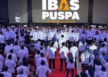 Pengukuhan Tim Pemenangan Kabupaten IBAS-Puspa di di Gedung Simpurusiang, Desa Puncak Indah, Kecamatan Malili, Sabtu (21/9/2024) malam.