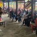 Juru Kampanye Ibas Puspa, Najamuddin memaparkan sejumlah program unggulan paslon nomor urut 3, dalam pertemuan dengan warga di Desa Baruga, Kecamatan Malili, Luwu Timur, Rabu 2 Oktober 2024.