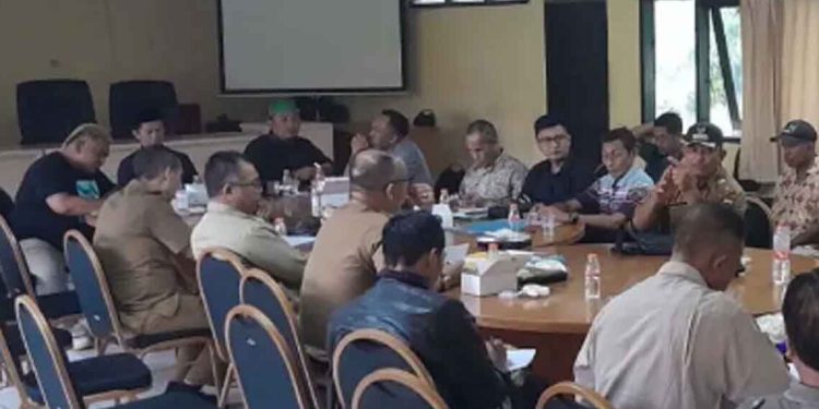 DPRD Sukabumi Turun Tangan Atasi Keluhan Warga Terkait Plang Larangan di Lahan Garapan
