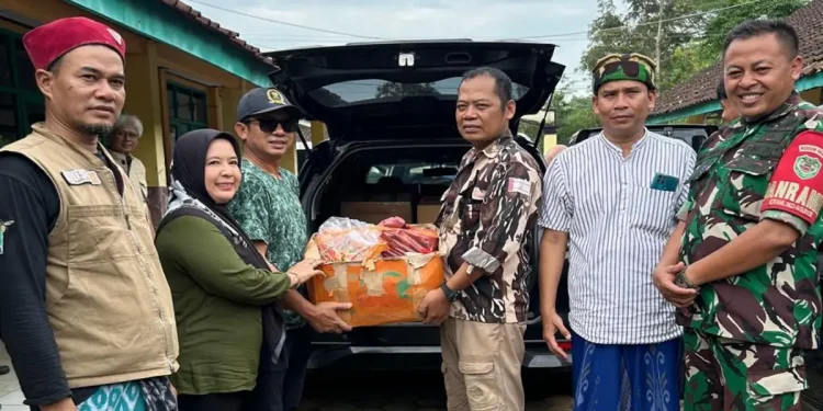 Dadang Hermawan Salurkan Bantuan untuk Korban Banjir Sungai Cikaso di Cibitung