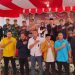 Para komisioner KPU Luwu Timur foto bersama pengurus parpol dan forkopimda usai rapat pleno penetapan bupati wakil bupati terpilih Luwu Timur di Kantor KPU Lutim, Kamis 9 Januari 2025.