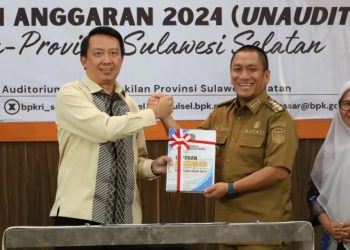 Bupati Luwu Timur, Irwan Bachri Syam menyerahkan Laporan Keuangan Pemerintah Daerah (LKPD) Unaudited Tahun Anggaran 2024 kepada Badan Pemeriksa Keuangan (BPK) Republik Indonesia Perwakilan Provinsi Sulawesi Selatan. (Foto: Dinas Kominfo SP Luwu Timur)