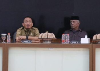 Bupati Irwan Bachri Syam (Ibas) bicara soal dana desa dalam silaturahmi dengan pengurus BPD se-Luwu Timur, di Aula Rumah Jabatan Bupati Lutim, Selasa 29 April 2025. (Foto: Kominfo SP Lutim)