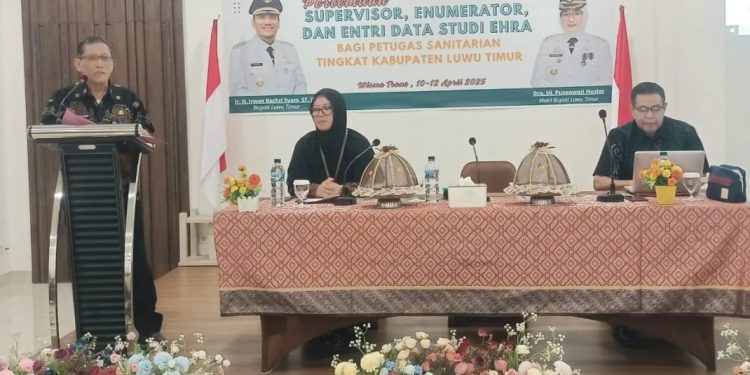 Pelatihan Bagi Tenaga Sanitarian se-Lutim di Wisma Trans Malili, Kamis 10 April 2025. (Foto: Dinas Kominfo SP Luwu Timur)