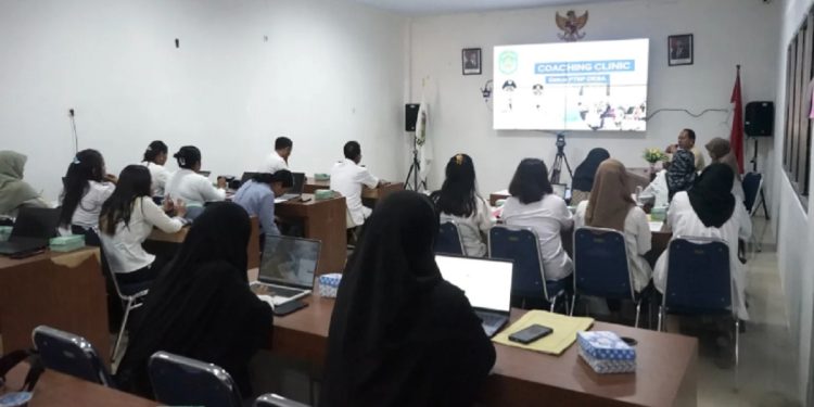 Dinas DMPTSP menggelar Coaching Clinic Gerai PTSP Desa yang digelar di Aula Media Center PPID Diskominfo-SP, Rabu 30 April 2025.(Sumber: Dinas Kominfo SP Luwu Timur)
