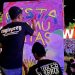Seniman muda melukis mural 'Pesta Komunitas' di Malili, Sabtu 4 Mei 2025. Aksi ini jadi simbol kebebasan berekspresi dalam perayaan HUT ke-22 Luwu Timur. (Foto:Ist)