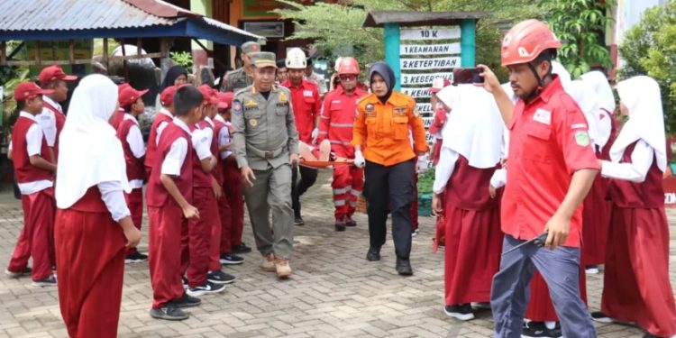 Pemerintah Kabupaten Luwu Timur melalui BPBD menggelar latihan simulasi bencana dalam rangka memperingati Hari Kesiapsiagaan Bencana Nasional 2025.(Foto: Dinas Kominfo SP Luwu Timur)
