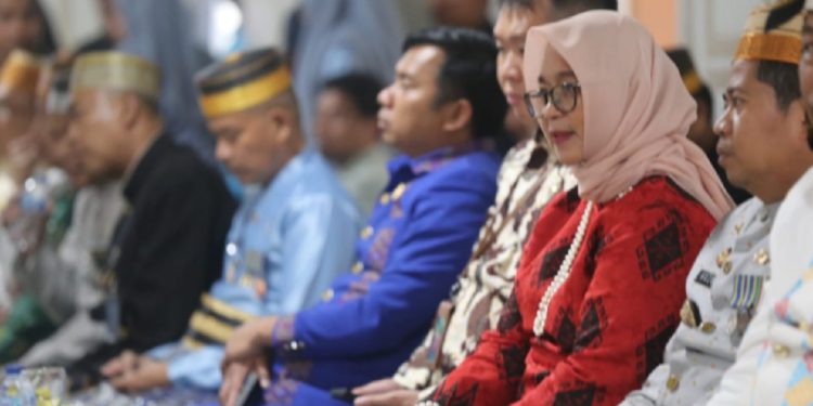 Wakil Bupati Luwu Timur, Puspawati Husler, menghadiri rapat paripurna istimewa DPRD Kota Palopo dalam rangka peringatan Hari Jadi ke-23 Kota Palopo. (Foto: Dinas Kominfo SP Luwu Timur)