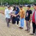 Plt Kepala BKPSDM Luwu Timur, Rapiuddin Thahir memimpin gladi bersih penyerahan SK CPNS dan PPPK 2024 Tahap I Luwu Timur di Lapangan Pendidikan, Malili, Minggu 1 Juni 2025. (Foto: jaeja.id)