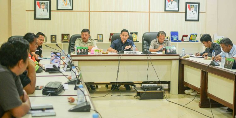 RDP Komisi III DPR Luwu Timur dengan PT Hualy Nikel Indonesia (HNI), Dinas PUPR, dan Dinas Tenaga Kerja Lutim, Selasa 17 Juni 2025. (Foto: Cullank-Art)