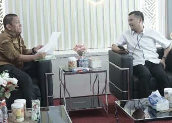 Bupati Luwu Timur, Irwan Bachri Syam, menerima audiensi dari BPJS Ketenagakerjaan, di Ruang Kerja Bupati pada Senin 2 Juni 2025. (Foto: Kominfo SP Lutim)