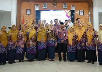 Foto bersama usai pelantikan pengurus pokja Bunda PAUD Luwu Timur masa bakti 2025-2030 di Aula Rujab Bupati Lutim, Jumat 20 Juni 2025.(Foto: Dinas Kominfo SP)
