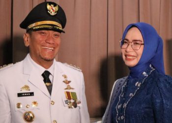 Bupati Luwu Timur, Irwan Bachri Syam bersama istri, Ani Nurbani. (Foto: Dok.Kominfo SP Lutim)