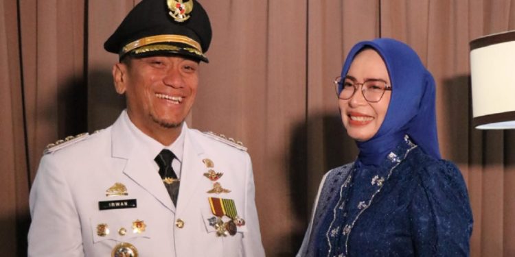 Bupati Luwu Timur, Irwan Bachri Syam bersama istri, Ani Nurbani. (Foto: Dok.Kominfo SP Lutim)