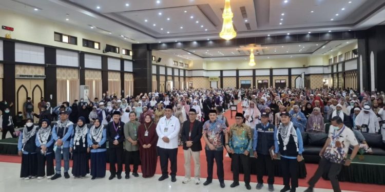 Penyambutan Jemaah haji keloter 12 (Makassar, Maros dan Luwu Timur) di Asrama Haji Sudiang, Kamis 19 Juni 2025. (Foto: Dinas Kominfo SP Lutim)