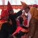 Bupati dan Wakil Bupati Luwu Timur, Irwan Bachri Syam dan Puspawati Husler menghadiri Ritual Adat Pamona 'Pekasiwia' di Desa Kasintuwu, Mangkutana, Selasa 17 Juni 2025. (Foto: Dinas Kominfo-SP Lutim)