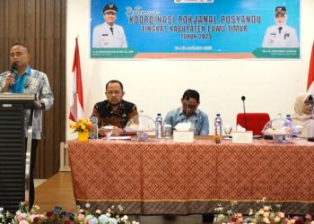 Asisten Perekonomian dan Pembangunan, Masdin AP membuka pertemuan koordinasi Pokjanal Posyandu tingkat Kabupaten Luwu Timur Tahun 2025, di Wisma Trans Malili, Jum’at 20 Juni 2025. (Foto: Dinas Kominfo SP Lutim)