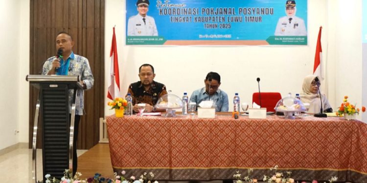 Asisten Perekonomian dan Pembangunan, Masdin AP membuka pertemuan koordinasi Pokjanal Posyandu tingkat Kabupaten Luwu Timur Tahun 2025, di Wisma Trans Malili, Jum’at 20 Juni 2025. (Foto: Dinas Kominfo SP Lutim)