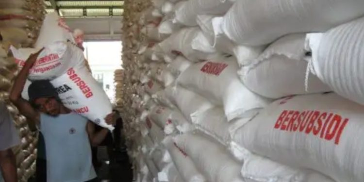 Ilustrasi pupuk gratis.