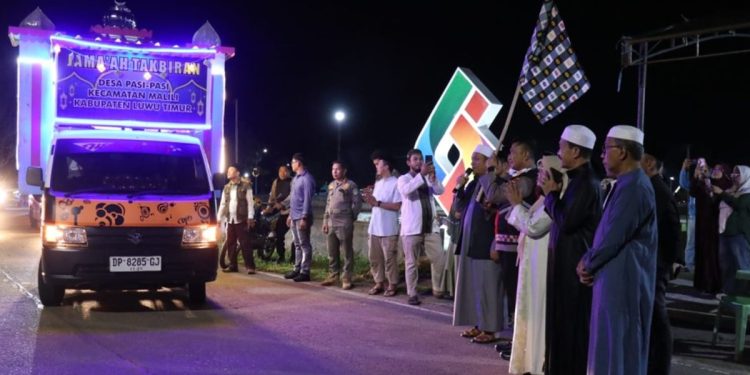 Bupati Luwu Timur, Irwan Bachri Syam melepas peserta lomba takbir keliling menyambut hari raya Idul Adha 1446 H di Malili, Kamis malam 5 Juni 2025. (Foto: Kominfo SP)