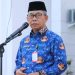 Sekda Luwu Timur, Bahri Suli menyoroti ASN yang mengabaikan aturan seragam, saat upacara Hari Kesadaran Nasional di Halaman Kantor Bupati Lutim, Kamis 17 Juli 2025. (Foto: Warta Lutim)