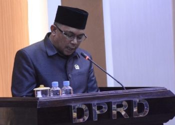 Alamsyah membacakan hasil pembahasan banggar atas pertanggung jawaban APBD 2024 Luwu Timur, dalam rapat paripurna, Selasa 22 Juli 2025.
