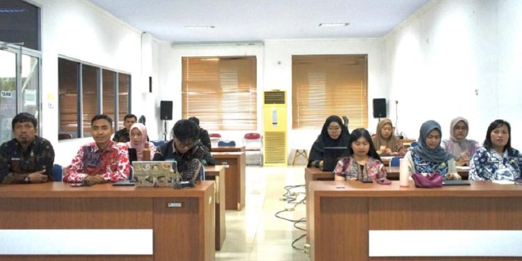 Sejumlah pegawai dan staf Dinas Kominfo SP Lutim mengikuti Bimtek Kehumasan, Kamis 3 Juli 2025. (Foto: Warta Lutim)