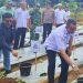 Anggota DPRD Luwu Timur dari Partai PKS, Firman Udding (jas hitam) ikut berpartisipasi dalam kegiatan gerakan tanam cabai di lahan milik Kelompok Wanita Tani (KWT) Anggrek, Desa Pasi-Pasi, Kecamatan Malili, pada Rabu (9/7/2025).