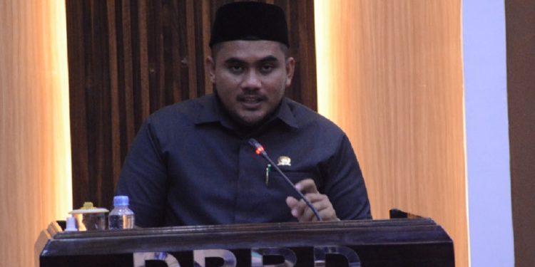 Inmanuddin yang jadi juru bicara Fraksi GPR menyampaikan pandangan fraksinya atas pertanggungjawaban APBD 2024 Luwu Timur, Selasa 22 JUli 2025.