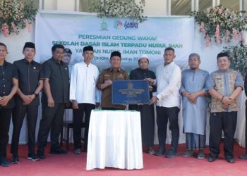 Bupati Luwu Timur, Irwan Bachri Syam, menghadiri peresmian gedung wakaf SDIT Nurul Iman di Desa Mandiri, Kecamatan Tomoni, Sabtu (22/08/2025). Foto: Warta Lutim