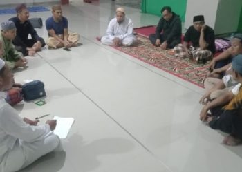 Pimpinan dan pegawai Sekretariat DPRD Luwu Timur ikut bimbingan rohani di Masjid Ali Husain, Angkona, 4-6 Juli 2025. (Foto: DPRD Lutim)
