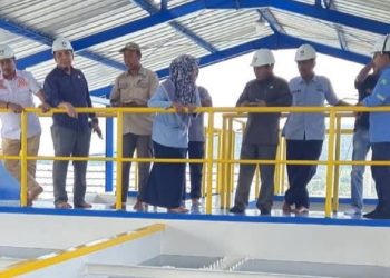 Sejumlah anggota DPRD Luwu TImur meninjau instalasi air Perumdam Waemami, Selasa 29 Juli 2025. (Foto: FB Sarkawi A Hamid)