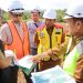 Bupati Luwu Timur, Irwan Bachri Syam meninjau progres pembangunan Labkesmas Malili, Selasa (05/08/2025). (Foto: Warta Lutim)