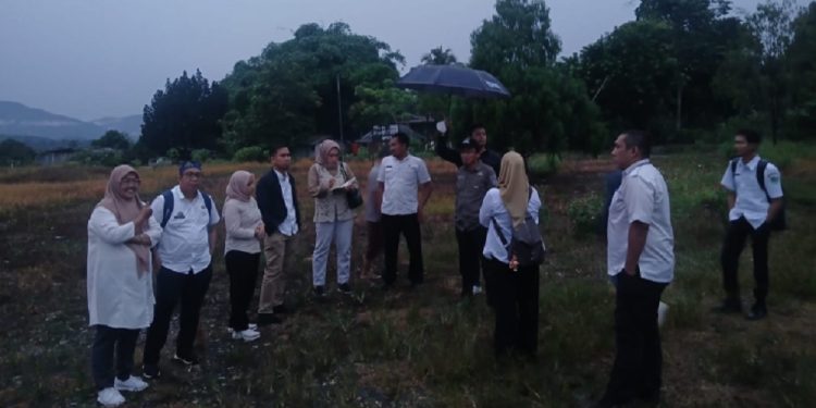 Tim SSIC 2025 meninjau lokasi kawasan industri Luwu Timur di Desa Pasi-Pasi, Rabu 2 Juli 2025. (Foto: Warta Lutim)