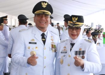 Bupati dan wakil Bupati Luwu Timur, Irwan Bachri Syam dan Puspawati Husler memilih untuk tidak menaikkan PBB, tak seperti daerah lain. (Foto: Dok.WartaLutim)