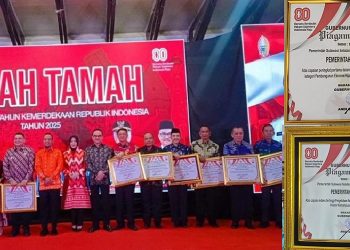 Pemkab Luwu Timur menerima dua penghargaan pada malam ramah tamah kenegaraan dalam rangkaian peringatan HUT RI ke-80 di Rujab Gubernur Sulawesi Selatan, Makassar, Minggu malam (17/8/2025). (Foto: Warta Lutim)