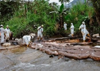 PT Vale Indonesia Tbk (PT Vale) menggerakkan tim darurat untuk meminimalisir dampak insiden kebocoran pipa minyak di Desa Lioka, Kecamatan Towuti, Luwu Timur. (Foto: Dok.PT Vale)