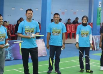 Kapolres Luwu Timur, AKBP Ario Putranto Tuhu Mangabdi saat membuka turnamen bulutangkis Open Sulawesi Bupati Cup I 2025, di Sirda Badminton Hall, Tomoni, Sabtu (23/8/2025). (Foto: Warta Lutim)