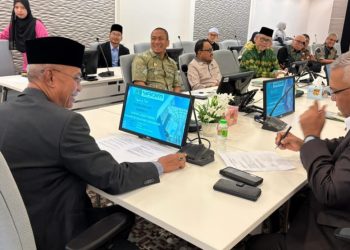 Bupati Luwu Timur, Irwan Bachri Syam berbincang dengan para petinggi YADIM Malaysia, di Putrajaya, Malaysia, Selasa (29/7/2025). (Foto: Warta Lutim)