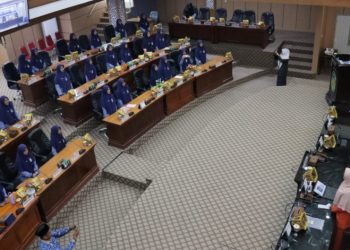 Kunjungan edukasi olah puluhan siswa SMPIT Al Bina Tomoni di ruang rapat paripurna DPRD Luwu Timur, Rabu 17 September 2025. (Foto: DPRD Lutim)