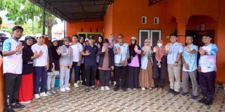 Wakil Bupati, Puspawati Husler, meninjau salah satu Dapur Rumah Bergizi yang menjadi bagian dari program Aksi Stop Stunting (ASS), di Perumahan Bumi Batara Guru, Desa Ussu, Sabtu (09/08/2025). (Foto: Warta Lutim).