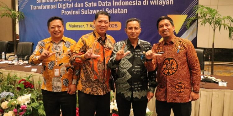 Sejumlah pejabat Pemkab Luwu Timur menghadiri rakor Sinkronisasi Implementasi Kebijakan Percepatan Transformasi Digital dan Satu Data Indonesia wilayah Sulawesi Selatan, di Hotel Claro, Makassar, Kamis (07/08/2025). (Foto: Warta Lutim)