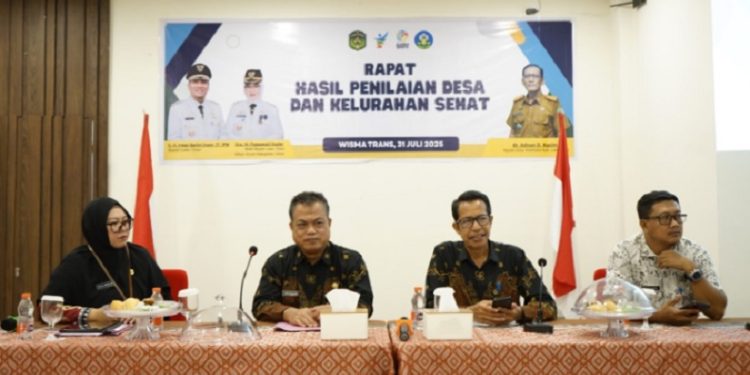 Rapat penetapan hasil penilaian Desa dan Kelurahan Sehat tahun 2025 di Aula Wisma Trans, Malili, Kamis (31/07/2025). (Foto: Warta Lutim)