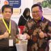 Director BIZ Expand international Singapura, Sulfian Gosal memuji produk mie kari sagu asal Luwu Timur bisa menembus pasar ekspor. (Foto: Warta Lutim)