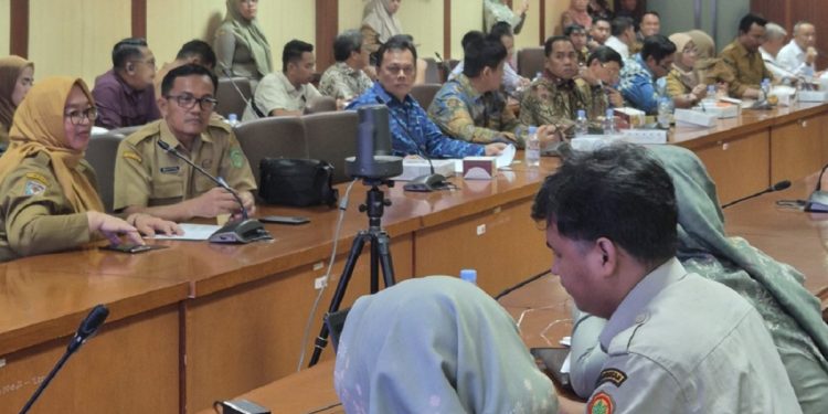 Wakil Bupati Luwu Timur, Puspawati Husler menghadiri Rakor Percepatan Pelaksanaan Program Hilirisasi Komoditas Prioritas Perkebunan di Auditorium Gedung F Kementerian Pertanian, Jakarta, Senin (22/9/2025). Foto: Warta Lutim