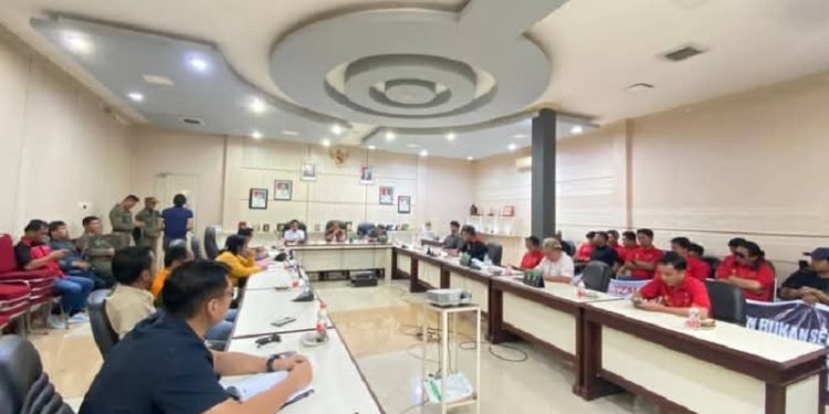 DPRD Kabupaten Luwu Timur menggelar RDP bersama Bapenda dan perwakilan perusahaan tambang, Senin (11/8/2025).