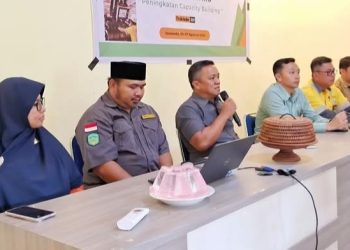Anggota DPRD Luwu Timur, Yusuf Pombatu, berbicara pada pelaksanaan pelatihan mekanik alat berat oleh PT Trakindo Sorowako bekerja sama dengan Karang Taruna Tanah Merah, Rabu 6 Agustus 2025.