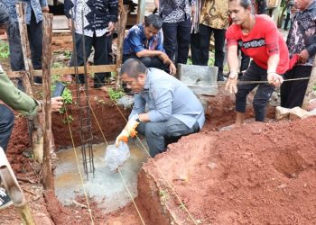 Bupati Irwan Janjikan Bantuan 300 Juta untuk Pembangunan Masjid Babul Jihad Malili